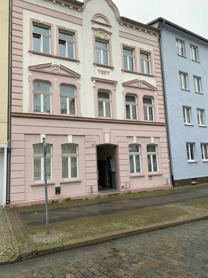 Exklusive Stadtwohnung Am Elbradweg: Best-Preis-Fewo Rathausblick 1 Fuer Max. 3 Pers. Inkl. Wlan, Prime Video & Self Check-In Wittenberge Bagian luar foto